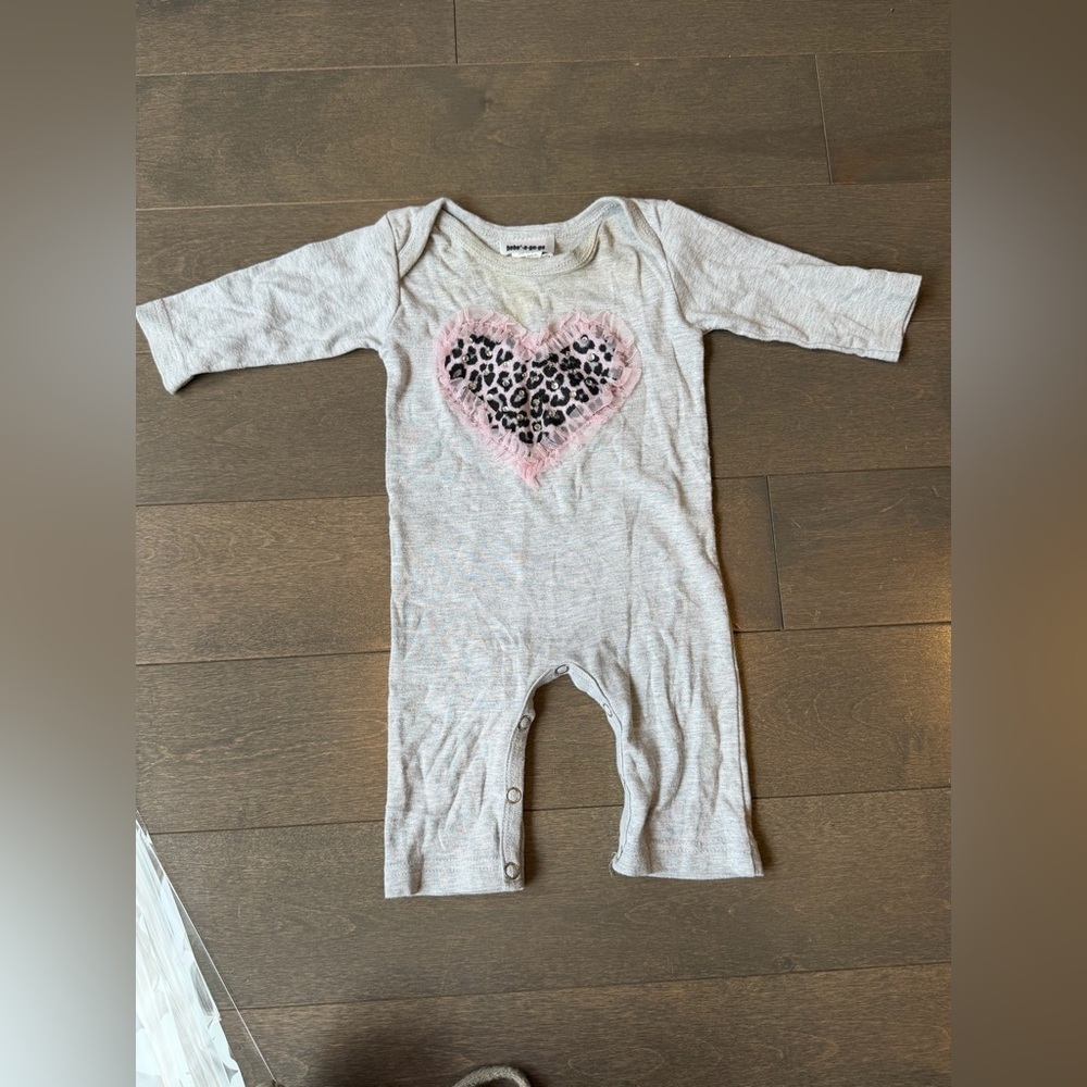 *Vintage* Denny’s! Baby One-Piece Romper with Pink Leopard Heart